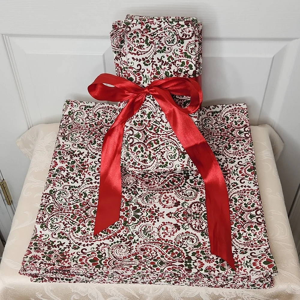 Envogue holiday paisley napkin and placemat set of 12